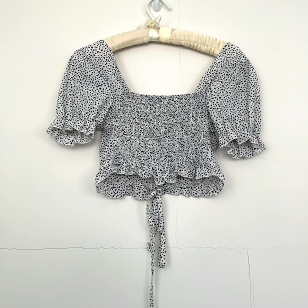 Cropped Black/White Stretch Front, Criss Cross Tie Back Short Sleeve Top, Size S